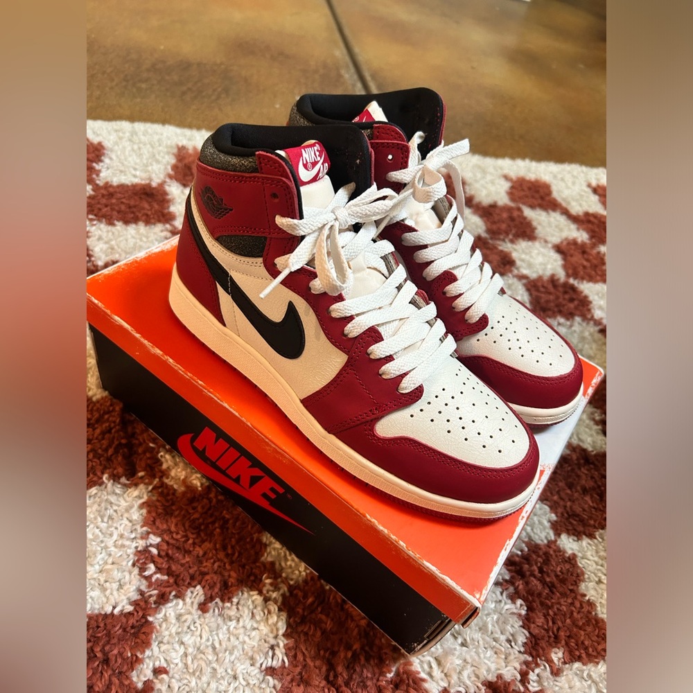 Jordan 1 Retro High Chicago Lost and Found size 7Y brand new never worn